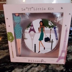 Filosofille Le 'It' Little kit. Tweezer/mirror.NWT